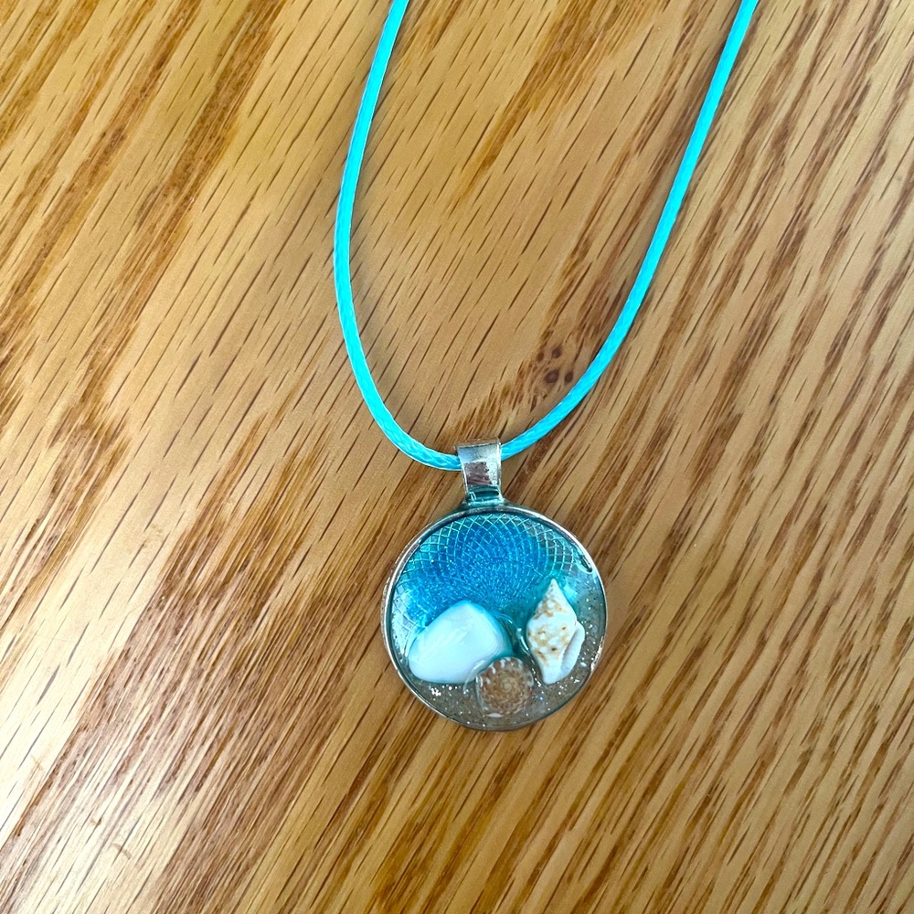Women’s Resin Beach Necklace